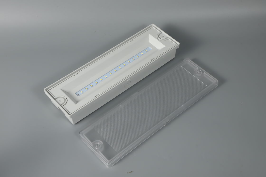 ضوء الطوارئ LED المقاوم للماء IP65 مكان الرطوبة غير المحافظ عليه 220V 240V 7.5W L130MN