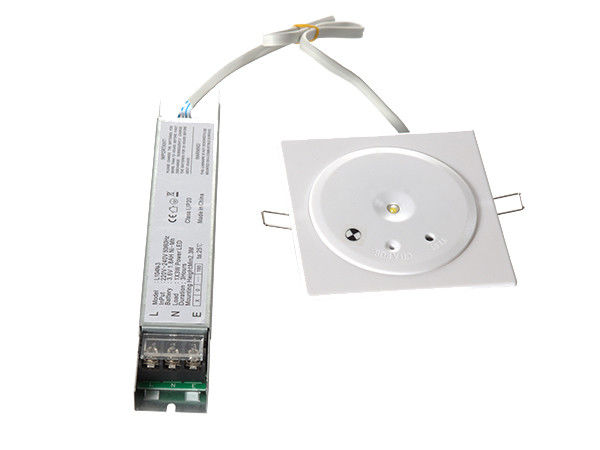 ضوء الطوارئ القابل لإعادة الشحن 220 فولت مع عمل 180 دقيقة ، غطاء ABS مضاد للحريق ومتمركز على الحائط